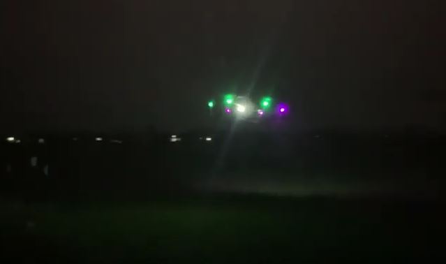 Drone MiSmart phun thuốc vào ban đêm